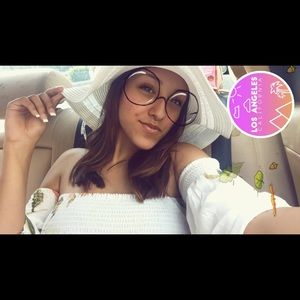 Meet your Posher, Alexandrea